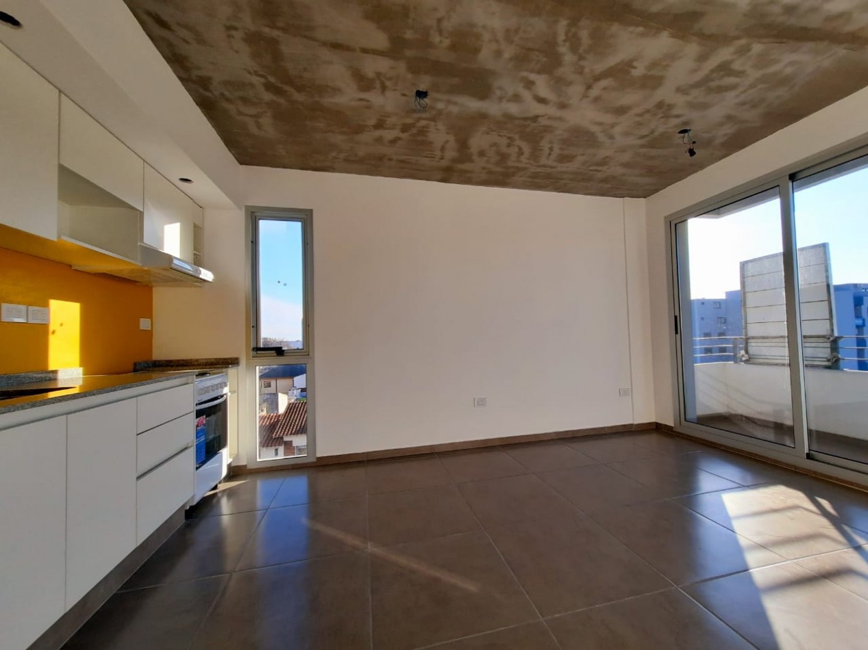 Departamento semipiso con cochera 