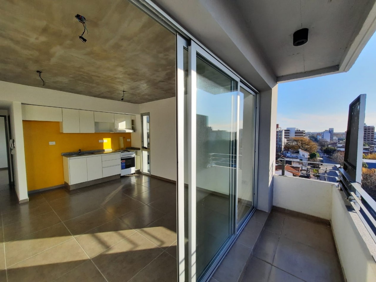 Departamento semipiso con cochera 