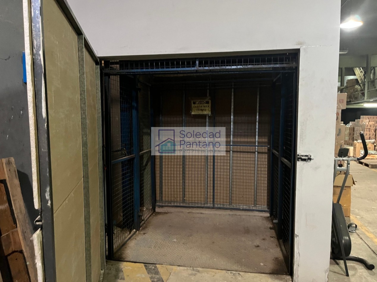 Deposito en zona industrial en alquiler